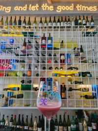 【バンコク🇹🇭】ワイングラスにペイント🖌️お洒落なBar