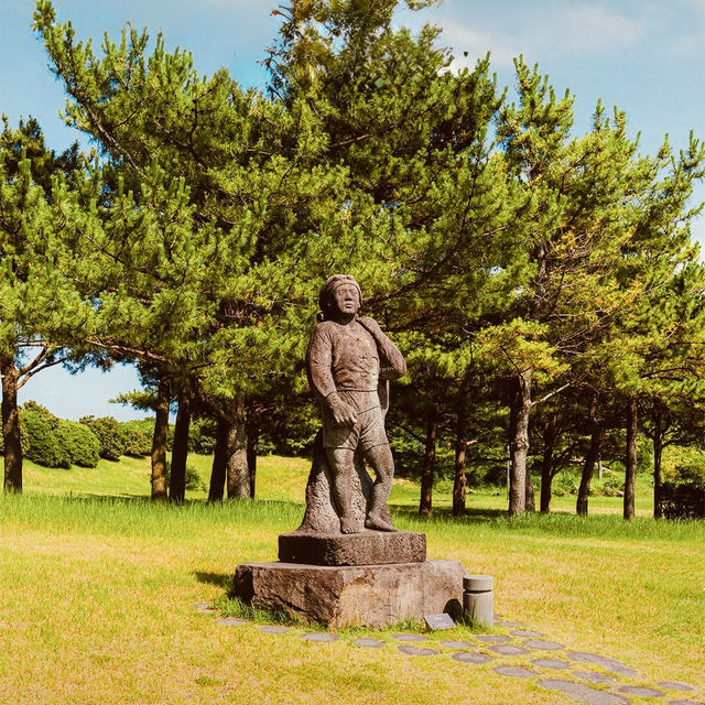 Haenyeo Museum: Dive into the Legacy of Jeju’s Fearless Sea Women"** 🌊🤿