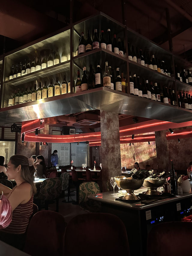 Discovering Big Wine Freaks: A Unique Wine Bar Experience in Singapore 🇸🇬 