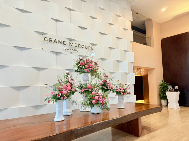Riverside Comfort: Grand Mercure Danang Stay