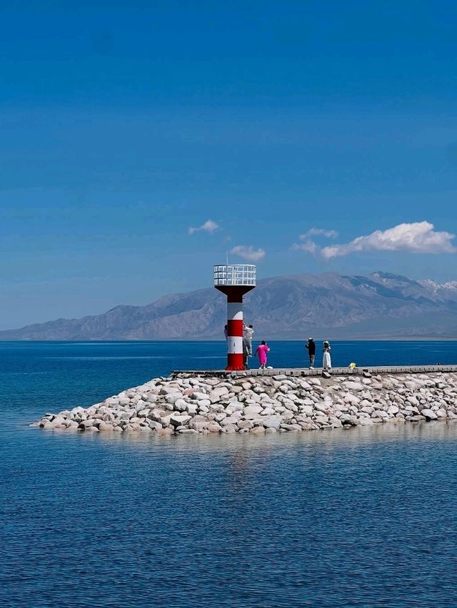 Sayram Lake in Xinjiang, Blue Water and Pure Chill