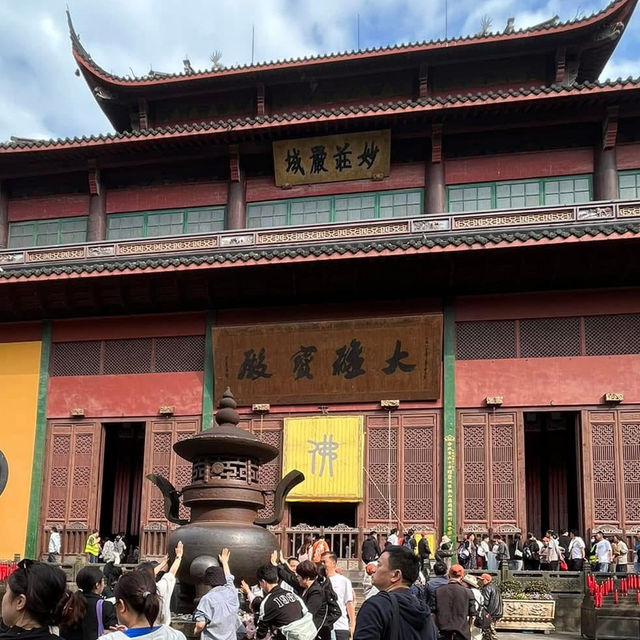 🕊️ Tranquility Amidst the Peaks — A Visit to 灵隐寺 (Lingyin Temple)