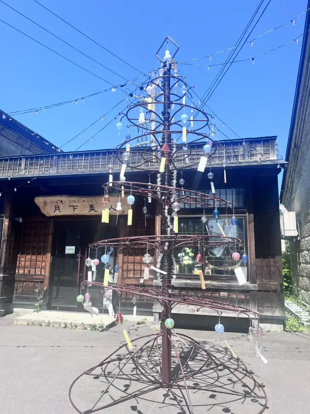 【懷舊建築中的玻璃藝術殿堂】