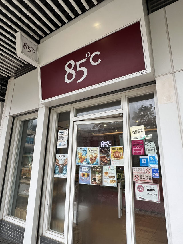 咖啡、蛋糕與烘焙專門店@85°C
