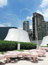 台中|國家歌劇院「空中花園」—在白色丘陵與藍天之間,把城市放慢一拍 🏛️🌤️🌿