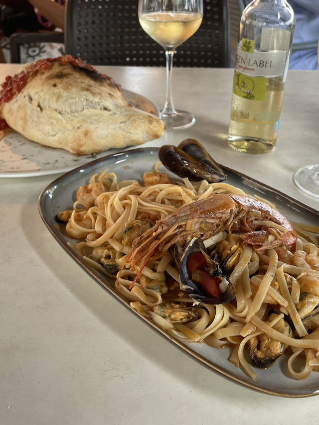 マルサシュロックの海を眺めながらランチ