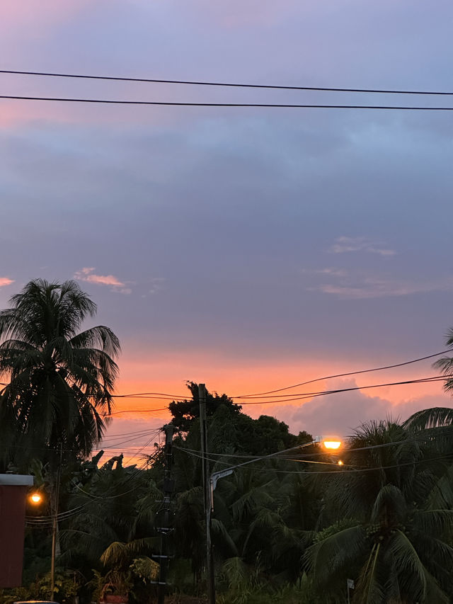 Magic Hour on the Rajang: Kapit’s Dreamy Sunset Vibes 🌅✨