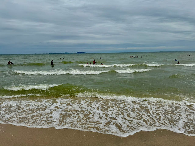 ชายหาดบางแสน จ.ชลบุรี ชายหาดบางแสน จ.ชลบุรี