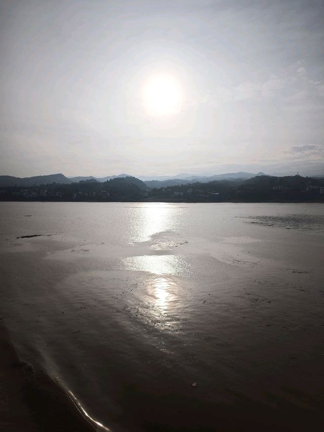 人生要有一次仰望山河的震撼，而長江三峽，就是答案。