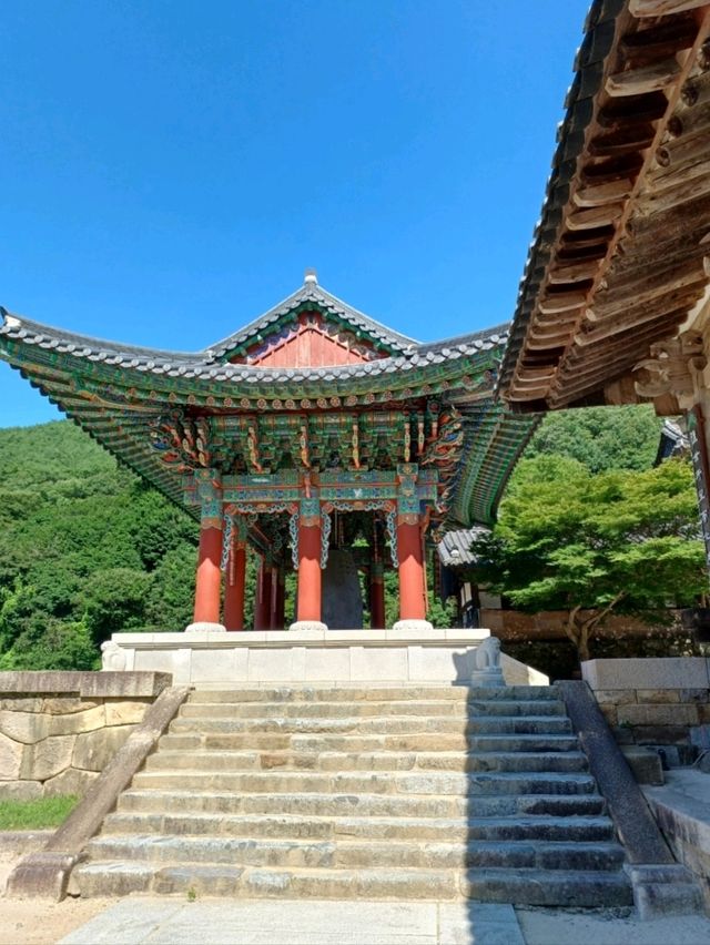 고즈넉한 산사의 평화, 화엄사