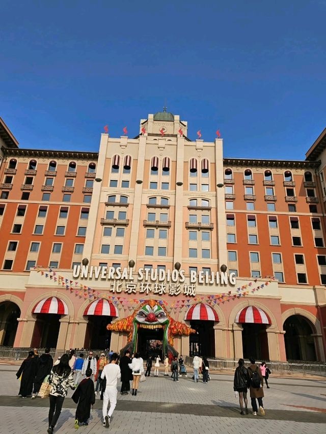 “Universal Studios Beijing: A Halloween Spectacular of Fear and Fun”
