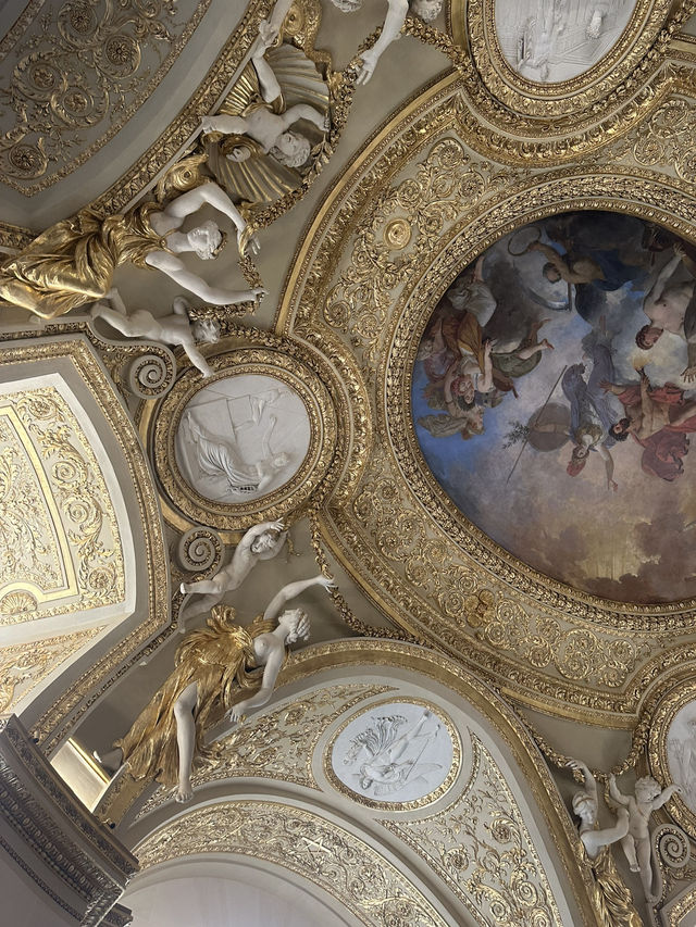 🖼️ Louvre Museum: A Timeless Treasure in the Heart of 