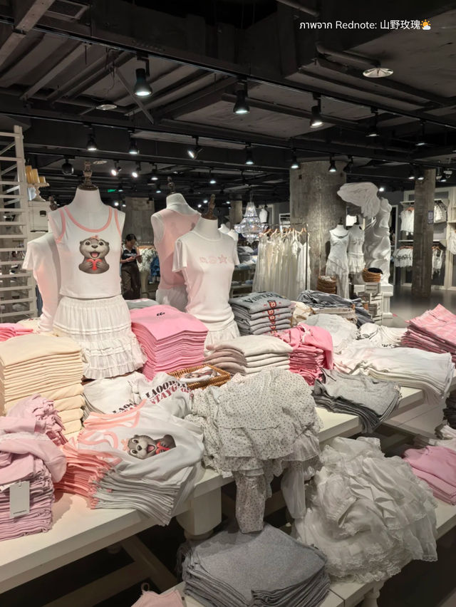 9 ร้านวัยรุ่น จัดเต็มเสื้อผ้าและของฝากเซี่ยงไฮ้ 🛍️