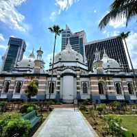 Jamek Sultan Abdul Samad Mosque is one of the historical places in Kuala Lumpur Malaysia. This place is one of the interesting tourist destinations to visit.