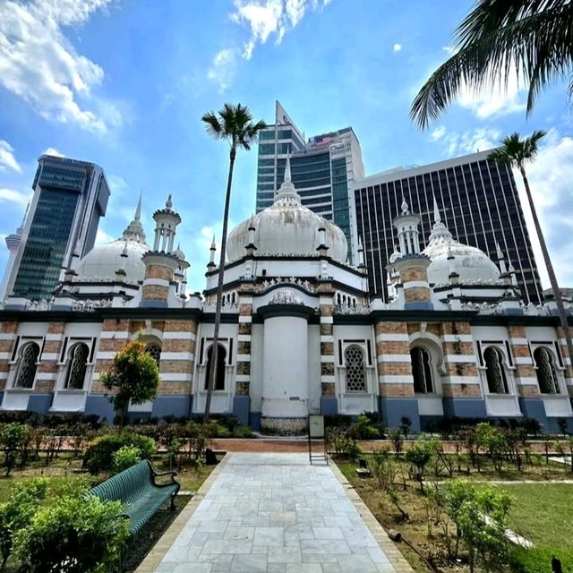 Jamek Sultan Abdul Samad Mosque is one of the historical places in Kuala Lumpur Malaysia. This place is one of the interesting tourist destinations to visit.