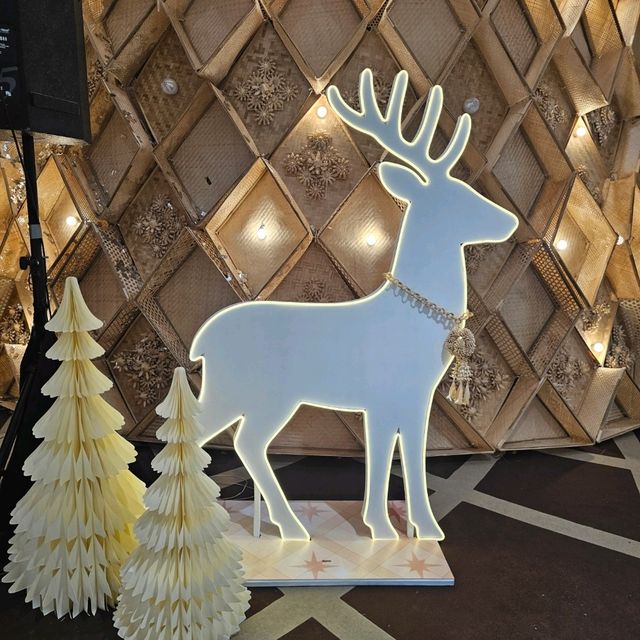 พิกัด : ถ่ายรูปต้นคริสต์มาส ทำจากไม้ไผ่+งานจักสาน