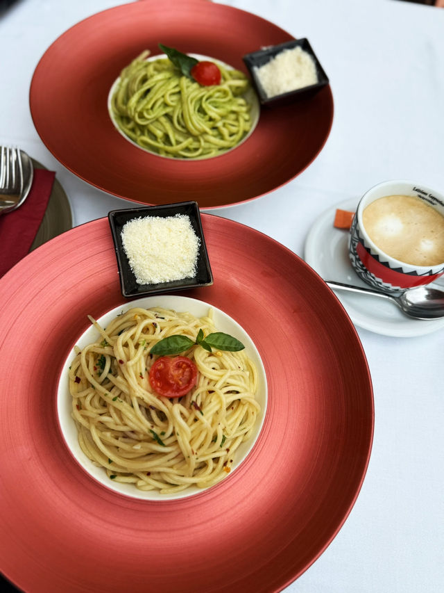 Lakeside Dining🍽️  