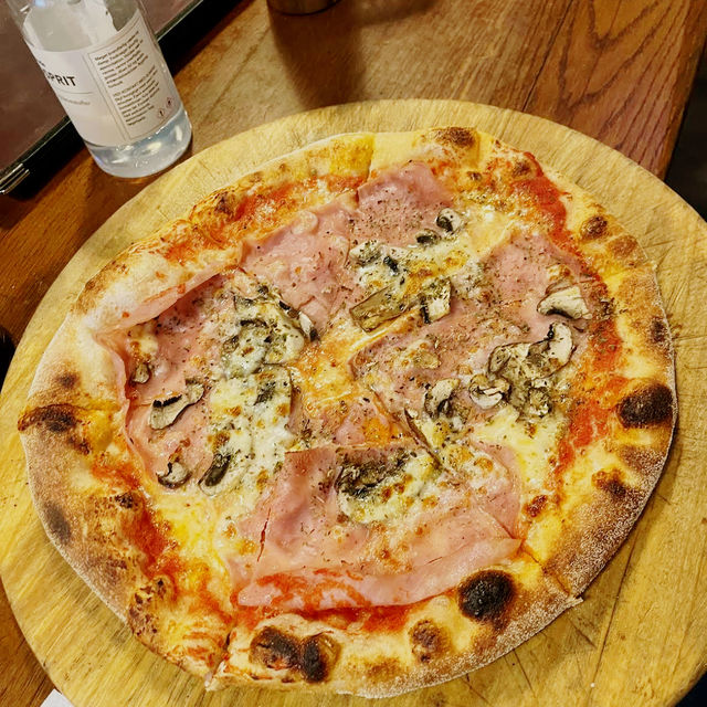 🍕 Café Little Italy: The All-in-One Local Italian Spot