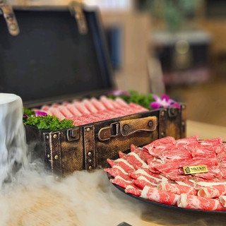 Surga Wagyu dan Handroll