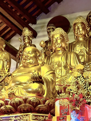 黄金の仏像に捧げる祈り。 | Trip.com ハノイ