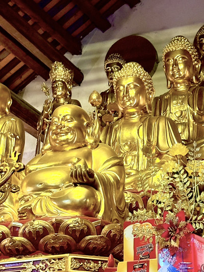金運の女神　ナンクワク　 選ばれし南部の高僧14人の祈祷　ナヤーン寺院 黄金の仏像に捧げる祈り。 | Trip.com ハノイ