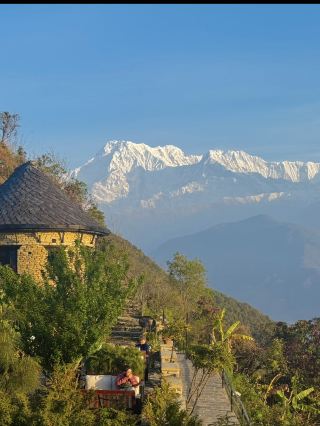 Watching the sunrise at Sarangkot Viewpoint in Pokhara😍