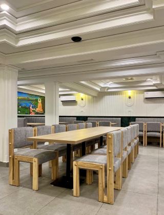 隆重介紹印度菩提伽耶一家著名的餐廳🚩。乾淨又美味👍。