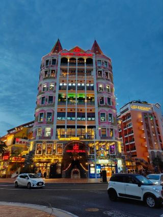 Okinawa Diary: Golden hour to neon lights at American Village 🌅✨