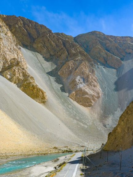 The Eye of the Pamirs: A Mesmerising Natural Wonder in Xinjiang ⛰️💙