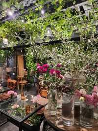 【南青山🇯🇵日本】緑に囲まれたお花屋さんのカフェ🌷