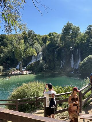 波奇泰爾公路之旅 - 中世紀塔樓與瀑布游泳