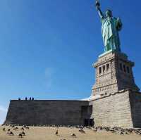 🗽🍎 The Iconic Statue of Liberty: New York's Timeless Symbol! 🌟