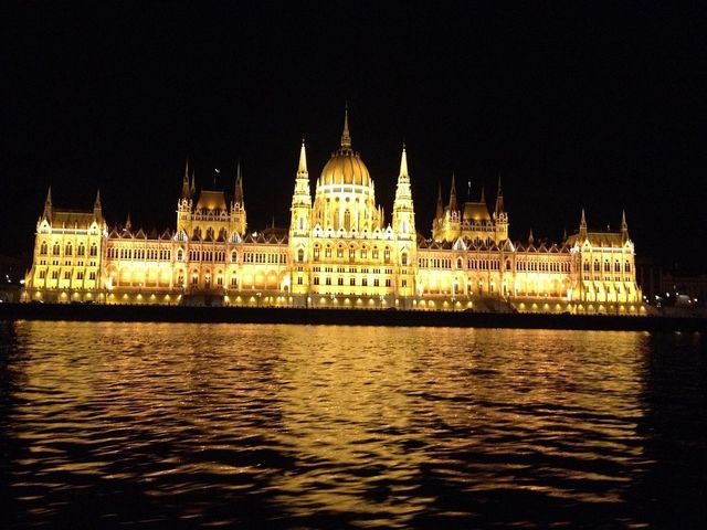 Budapest Bliss: Danube Delights 🏰🇭🇺
