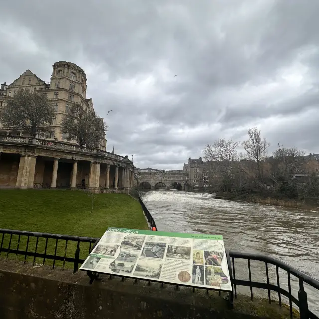 Visiting Pulteney Bridge in Uk 