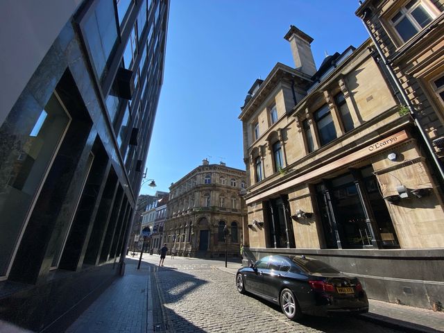 Vibrant Day in Hull City Center 🏙️🌟