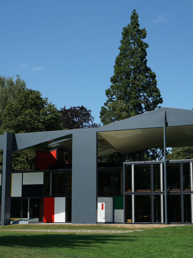 Zurich | Enjoy the museum vibe near Zurich lake