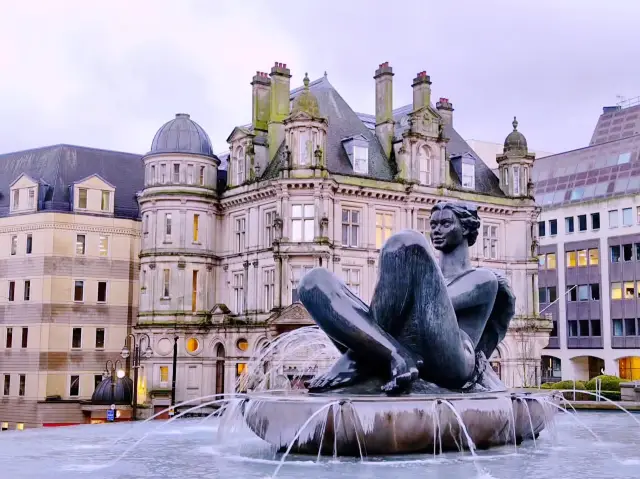 Victoria Square Birmingham: The Heart of the City 🏙️✨