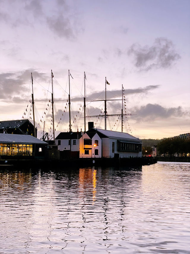 Bristol’s Riverfront: A Scenic Blend of History & Culture by the Water 🌊🏛️