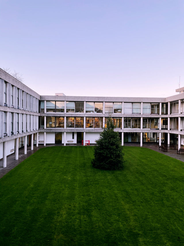 🌿 Discover Oxford’s Hidden Gem: Wolfson College & Riverside Escapes!
