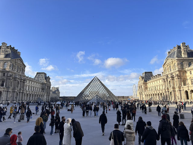 The Louvre Museum, Paris 🖼️🏛️✨