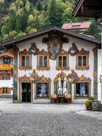 🏔 Mittenwald: A Bavarian Village Painted by Nature and Tradition 🎻🇩🇪