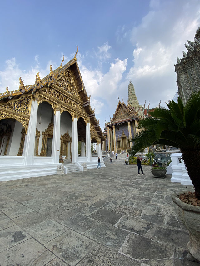 How to Visit Thailand’s Sacred Temples the Right Way (And the Top 3 to See)