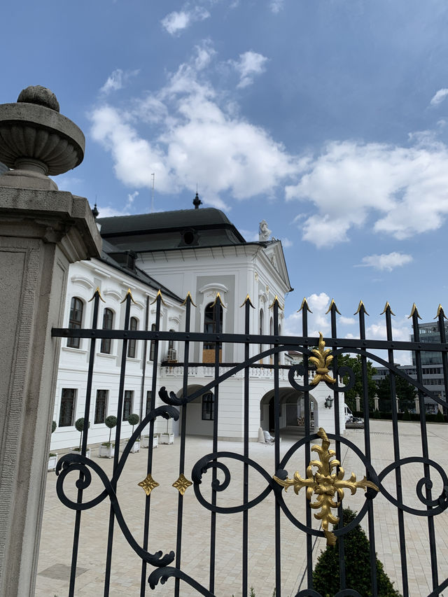 🏰 Bratislava – Charm Along the Danube 🌿✨