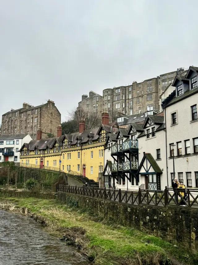 Castle View Life🏞️  