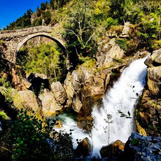 미자렐라 다리(Ponte da Misarela), 일명 '악마의 다리'라 불리는 중세 시대의 석교입니다.