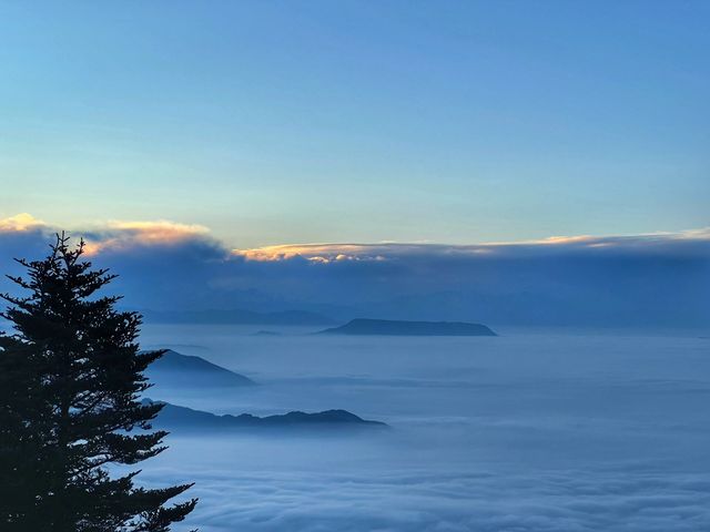 峨眉山金頂｜雲霧繚繞的人間仙境