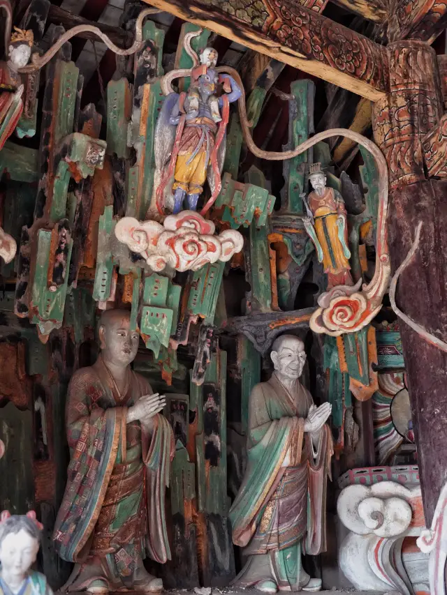 One of the top ten hanging sculptures in Shanxi, the Guanyin Hall in Taiyuan is the only one