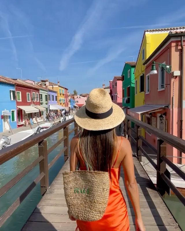 Discover the Magic of Burano, Italy's Most Colourful Island 🌈🇮🇹 Perfect for a Day Trip from Venice!