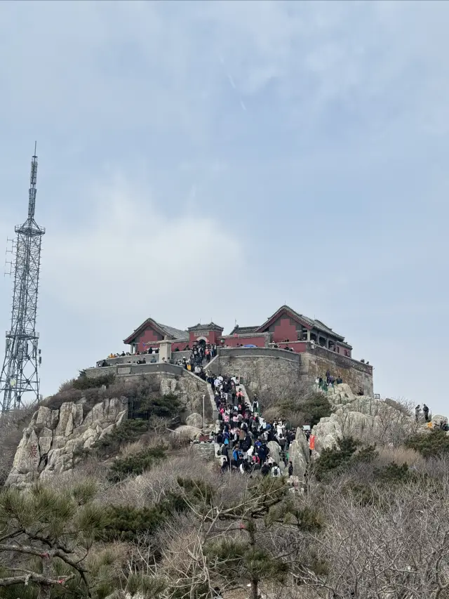 Checked in at Mount Tai, the scenery is picturesque!