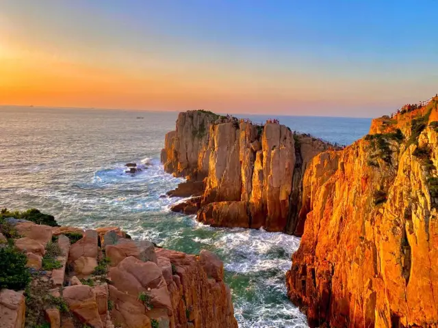 The cliffs of Dongya are a prime spot for sunrise